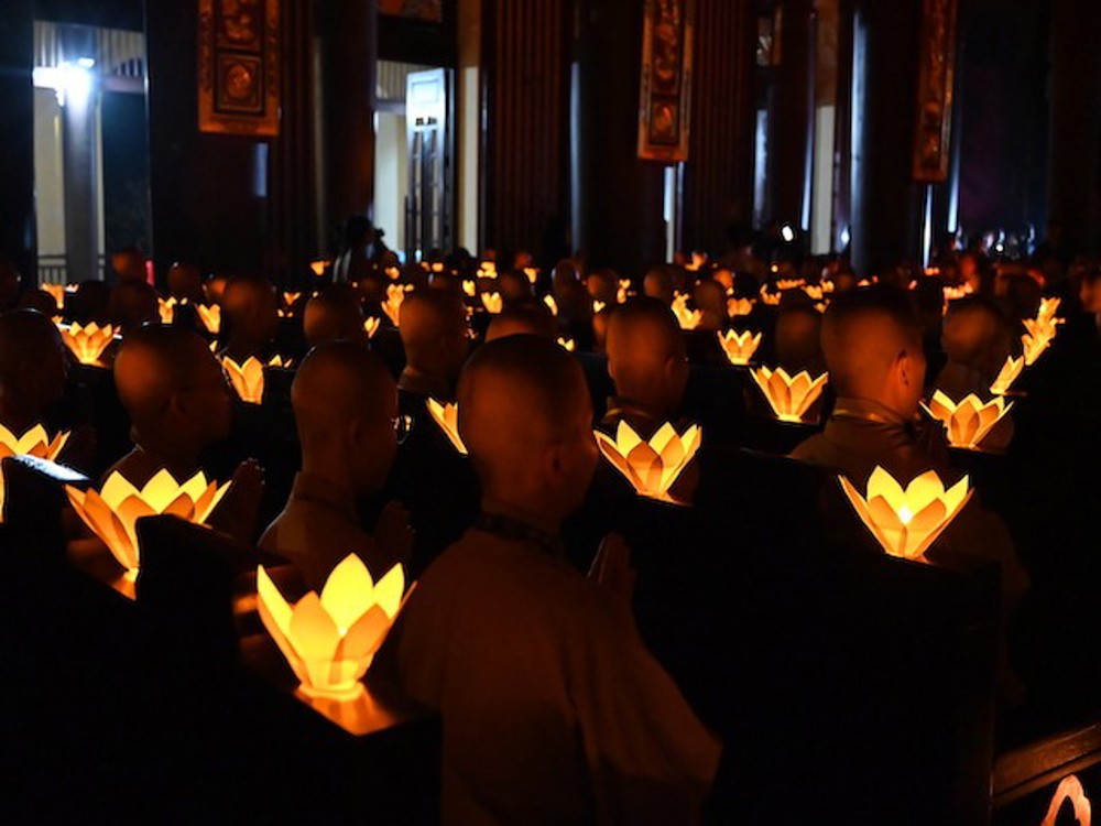 Linh thiêng lễ an vị và đêm hội hoa đăng tưởng niệm Phật Hoàng Trần Nhân Tông 