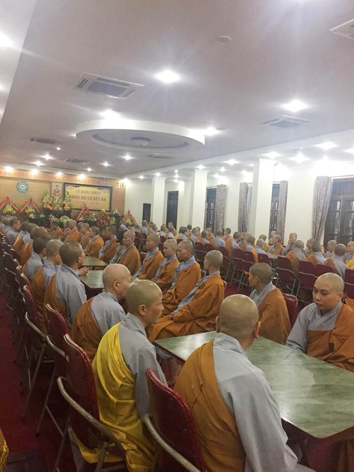 Hạ trường tỉnh hội Phật giáo Quảng Ninh tổ chức lễ Bá tát tụng giới 