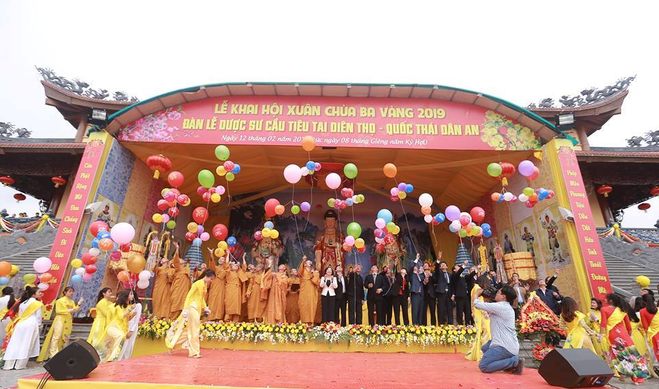 Hàng ngàn Phật tử trở về dự lễ khai hội xuân chùa Ba Vàng 