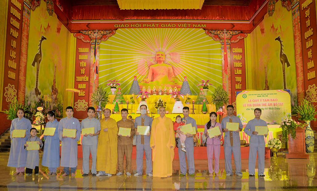Hơn 800 thiện nam, tín nữ phát tâm quy y Tam Bảo tại Yên Tử 