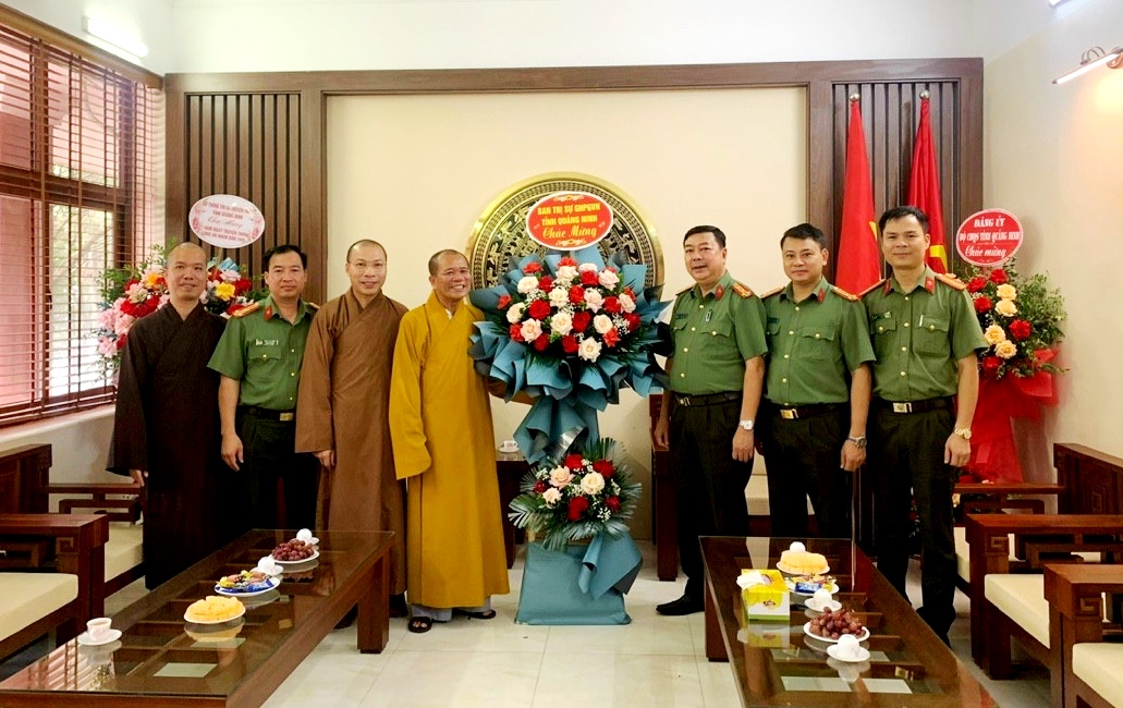 Ban Trị sự Phật giáo Quảng Ninh chúc mừng công an tỉnh và phòng an ninh nội địa nhân dịp kỉ niệm 77 năm ngày truyền thống CAND 