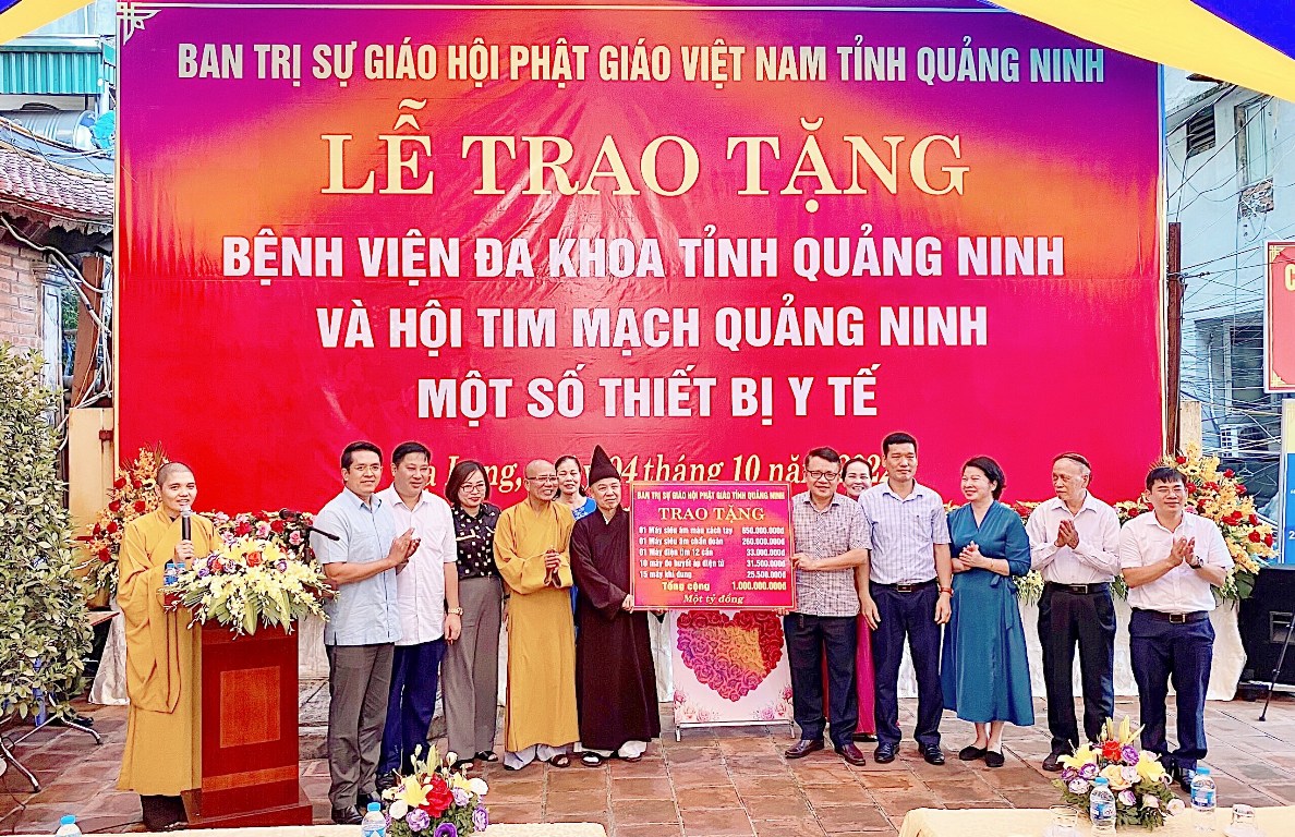 Ban Trị sự Phật giáo tỉnh Quảng Ninh trao tặng trang thiết bị y tế trị giá 1 tỷ đồng cho Bệnh viện Đa khoa tỉnh và Hội Tim mạch tỉnh Quảng Ninh 