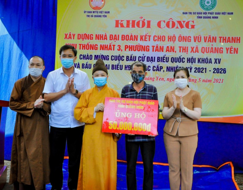 Ban Trị sự Phật giáo Quảng Ninh bàn giao nhà Đại đoàn kết cho hộ nghèo ở TX. Quảng Yên 