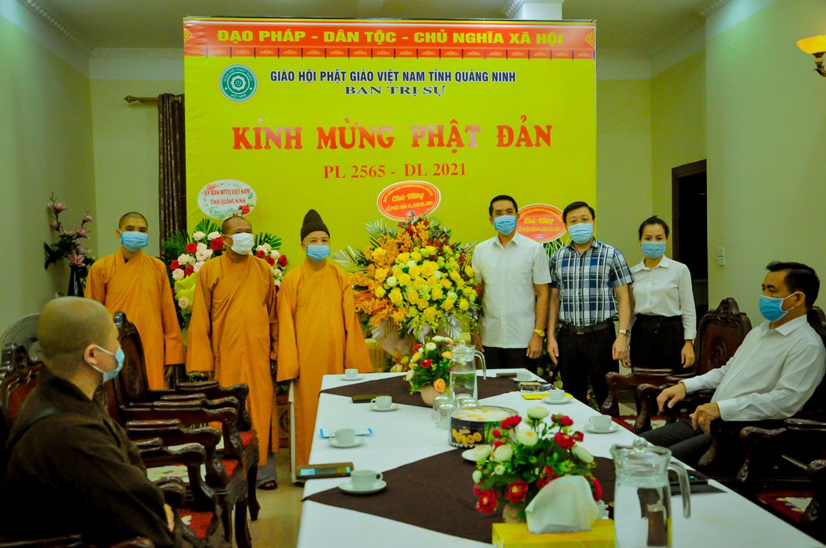 Ban Dân vận và Ủy ban mặt trận Tổ quốc tỉnh chúc mừng Phật đản Ban Trị sự 