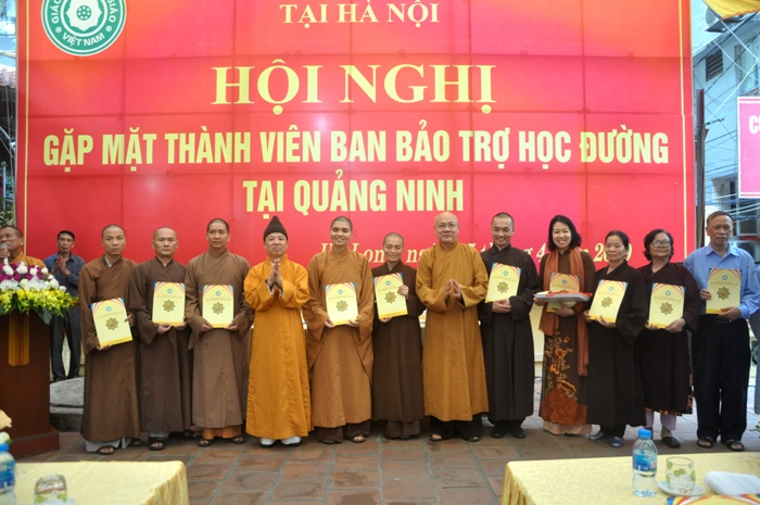 Hội nghị gặp mặt và trao thẻ thành viên Ban Bảo trợ học đường Học viện PGVN tại Hà Nội - khu vực Quảng Ninh 