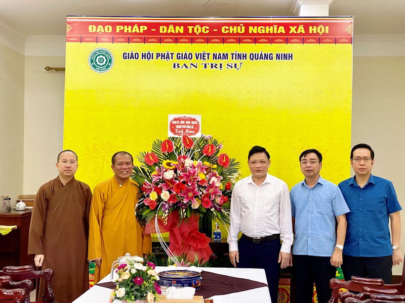 Lãnh đạo Tp. Uông Bí và Tx. Đồng Triều chúc mừng Phật đản Phật giáo tỉnh Quảng Ninh 