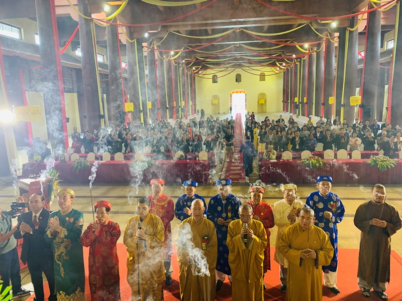 Lễ báo công của Doanh nhân họ Trần Việt Nam dâng lên Đức Phật Hoàng Trần Nhân Tông tại Cung Trúc Lâm - Yên Tử 