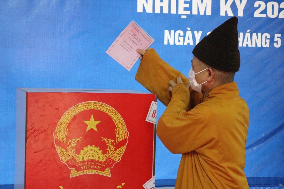 Chư Tăng Ni Phật giáo Quảng Ninh tích cực tham gia bầu cử 